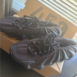 Black Yeezy men Sneakers